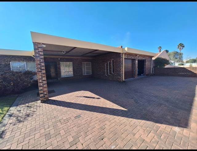 3 BEDROOM HOUSE FOR SALE IN VANDERBIJLPARK SW 2